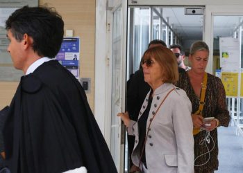 Mujer agredida por su marido exige justicia en juicio público
