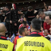 Lanzamiento de objetos en el Derbi: Atlético de Madrid condena incidentes