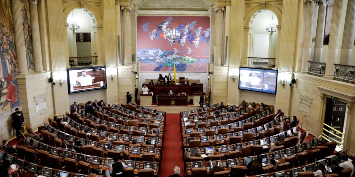 La Cámara de Representantes de Colombia solicita a Petro reconocer a González Urrutia como presidente
