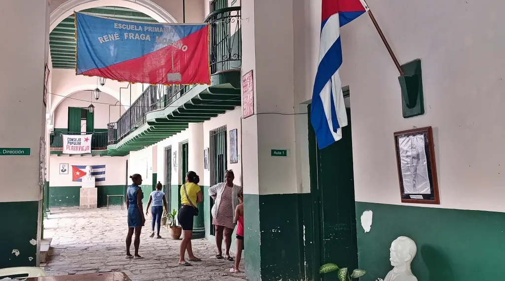Inicio del curso escolar en Cuba: dificultades con profesores y uniformes