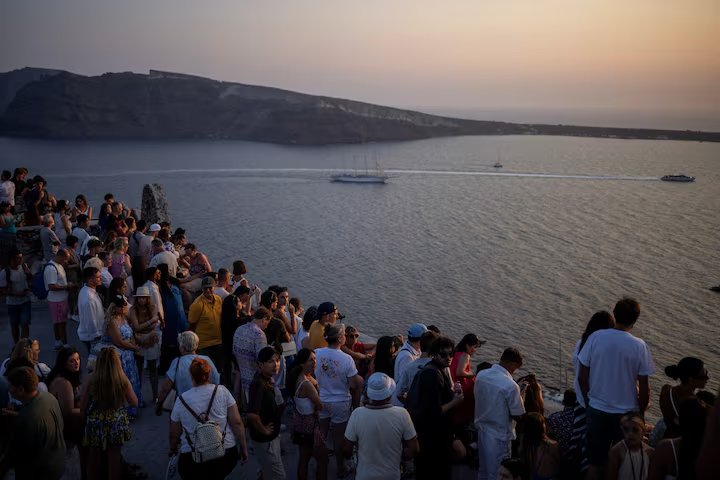 Grecia cobrará 20 euros a los turistas que lleguen en crucero a Santorini y Mikonos durante la temporada alta.