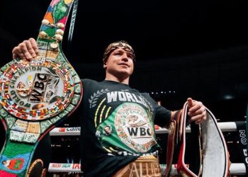 Canelo Álvarez vence a Edgar Berlanga por decisión unánime y defiende sus títulos mundiales
