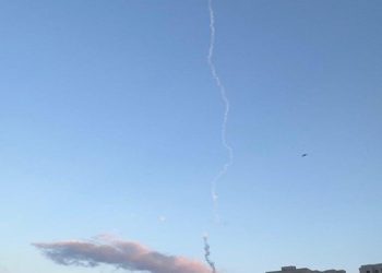 Misil lanzado por hutíes desde Yemen alcanza el centro de Israel