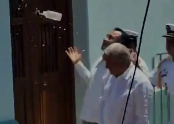Manifestantes del Poder Judicial agreden verbalmente a AMLO en Veracruz