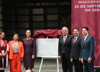 Inauguran el Museo Vivo del Muralismo AMLO y Sheinbaum en la SEP
