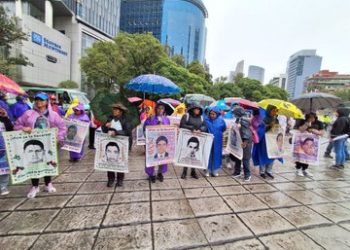 Marcha por los 10 años del Caso Ayotzinapa deja destrozos en CDMX