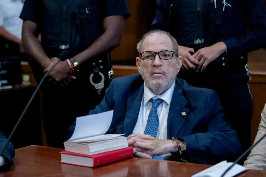 Harvey Weinstein enfrenta nuevas acusaciones de agresión sexual en Manhattan.