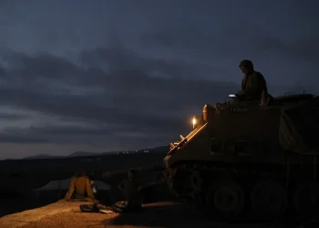 Israel bombardea suburbios del sur de Beirut, bastión clave de Hizbulá