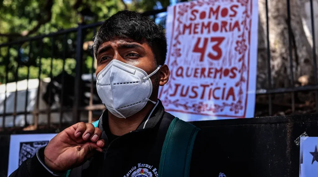 Padres de Ayotzinapa confían en Sheinbaum tras una década de lucha