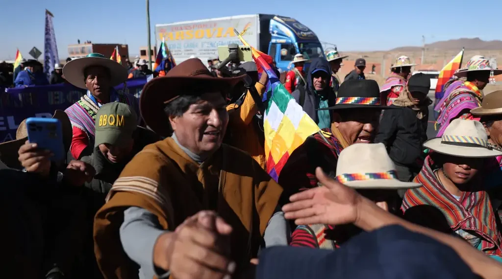 La larga batalla entre Evo Morales y Luis Arce se traslada al altiplano y amenaza a La Paz, Bolivia