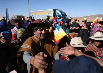 La larga batalla entre Evo Morales y Luis Arce se traslada al altiplano y amenaza a La Paz, Bolivia