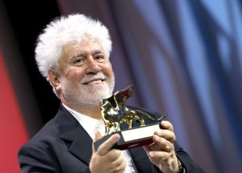 Pedro Almodóvar conquista el León de Oro en Venecia con ‘La habitación de al lado’