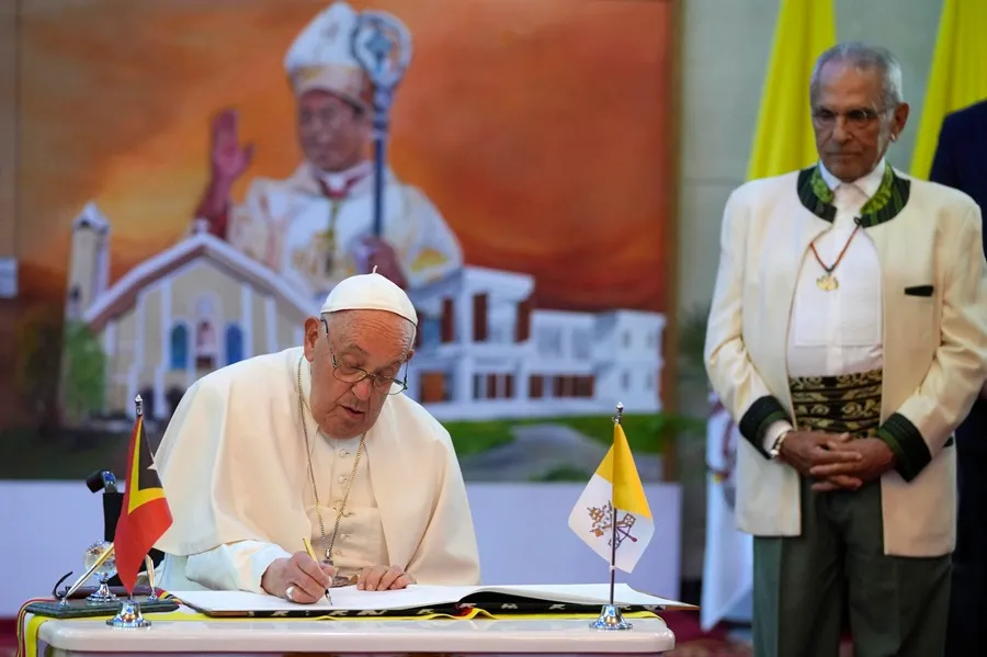 El Papa Francisco insta a la responsabilidad para prevenir abusos a menores durante su discurso en Timor Oriental.