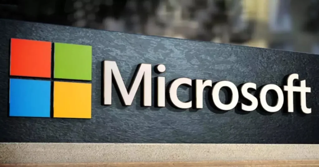 Google denuncia a Microsoft por forzar el uso de su plataforma Azure, afectando a competidores.