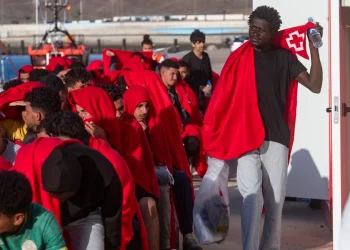 La Crisis Migratoria se Traslada a Canarias Mientras Italia Registra una Reducción en Lampedusa