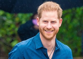 Príncipe Harry cumple 40 años con más dinero, pero distanciado de su familia
