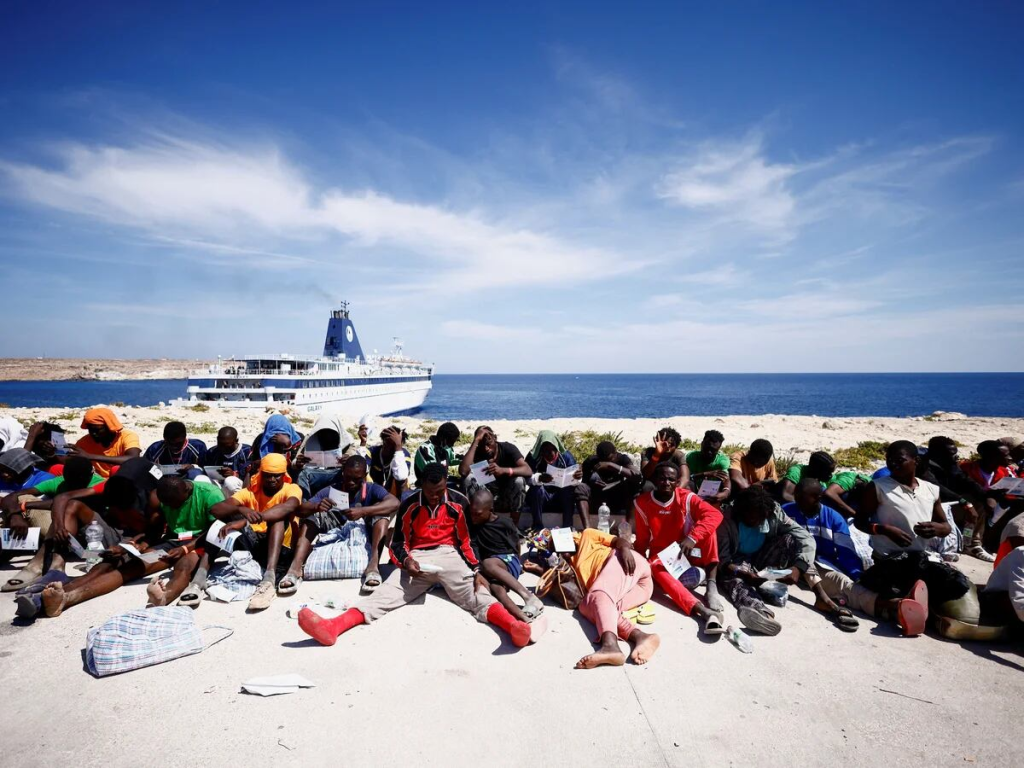 El Gobierno italiano informa sobre una disminución de la migración en Lampedusa y un aumento de la crisis en Canarias.