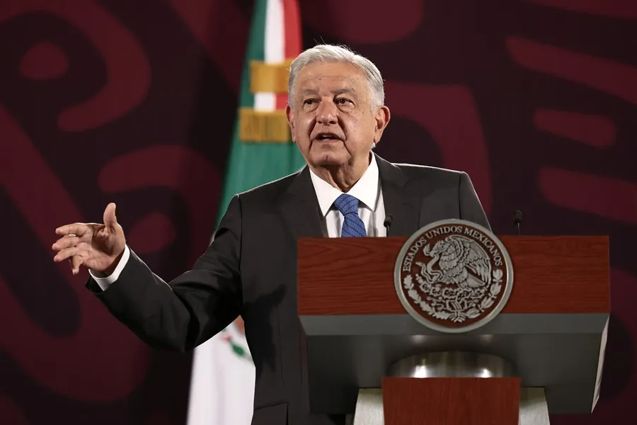 El presidente asegura que la reforma que cede el control de la Guardia Nacional al Ejército no implica militarismo.