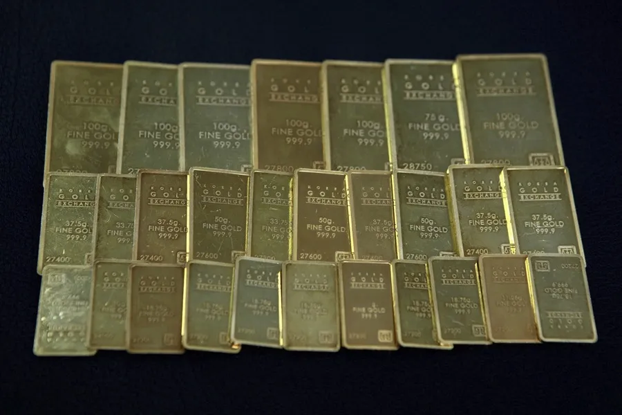 El precio del oro se eleva por encima de los 2.640 dólares por onza, alcanzando un nuevo máximo histórico.