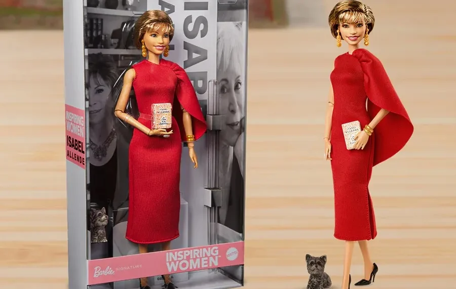 Isabel Allende inspira una muñeca Barbie que incluye libro y perrita