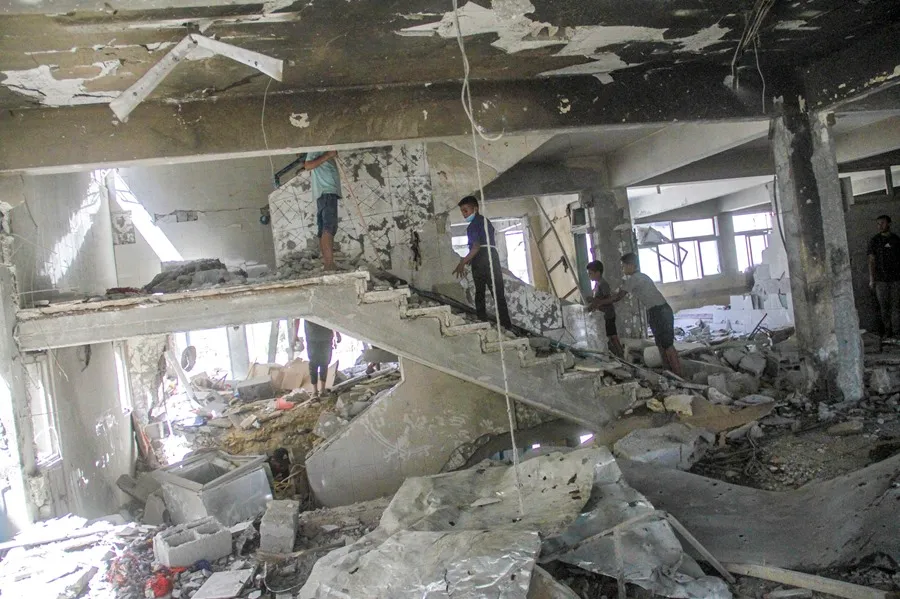 El Ejército israelí bombardeó la escuela Jaled bin al Walid en el campamento de Nuseirat.