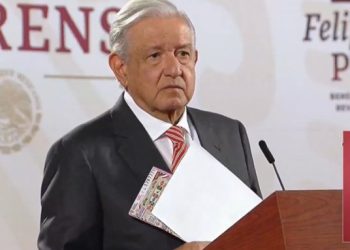 AMLO rechaza que su nombre sea inscrito en letras de oro en el Congreso de CDMX