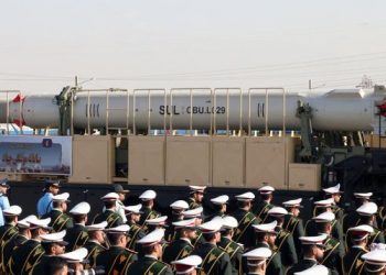 Irán presenta nuevo misil y drones en medio de tensiones en Oriente Medio