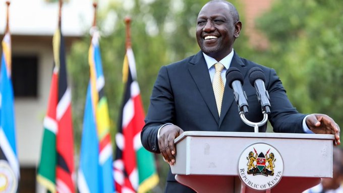 El presidente de Kenia llega a Haití para visitar sus tropas y reunirse con autoridades