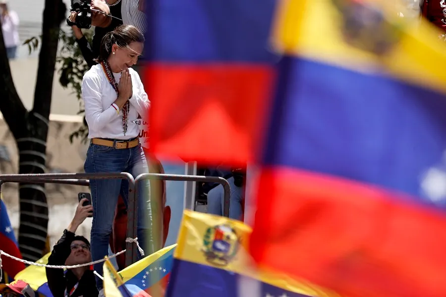 La opositora venezolana recibe el reconocimiento por su defensa de los derechos humanos.