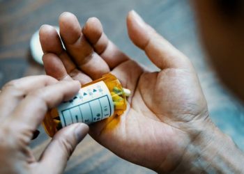 Fármacos para el Alzheimer en España: Pacientes se quedan sin opciones a pesar de la eficacia