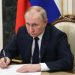 Putin firma decreto para reclutar a 133.000 jóvenes rusos