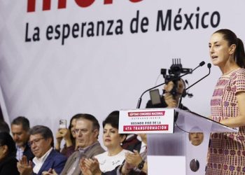 Claudia Sheinbaum pide licencia en Morena y presenta un decálogo para el partido
