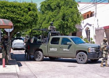 Sinaloa: ataque a residencia y enfrentamientos cerca de la Fiscalía agravan la violencia