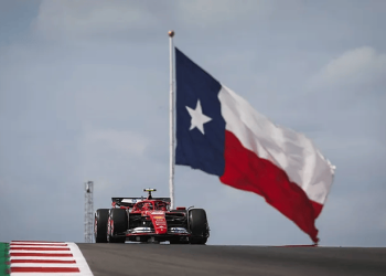 Carlos Sainz brilla en la práctica del GP de Estados Unidos; Checo Pérez en 16° y Colapinto en 19°
