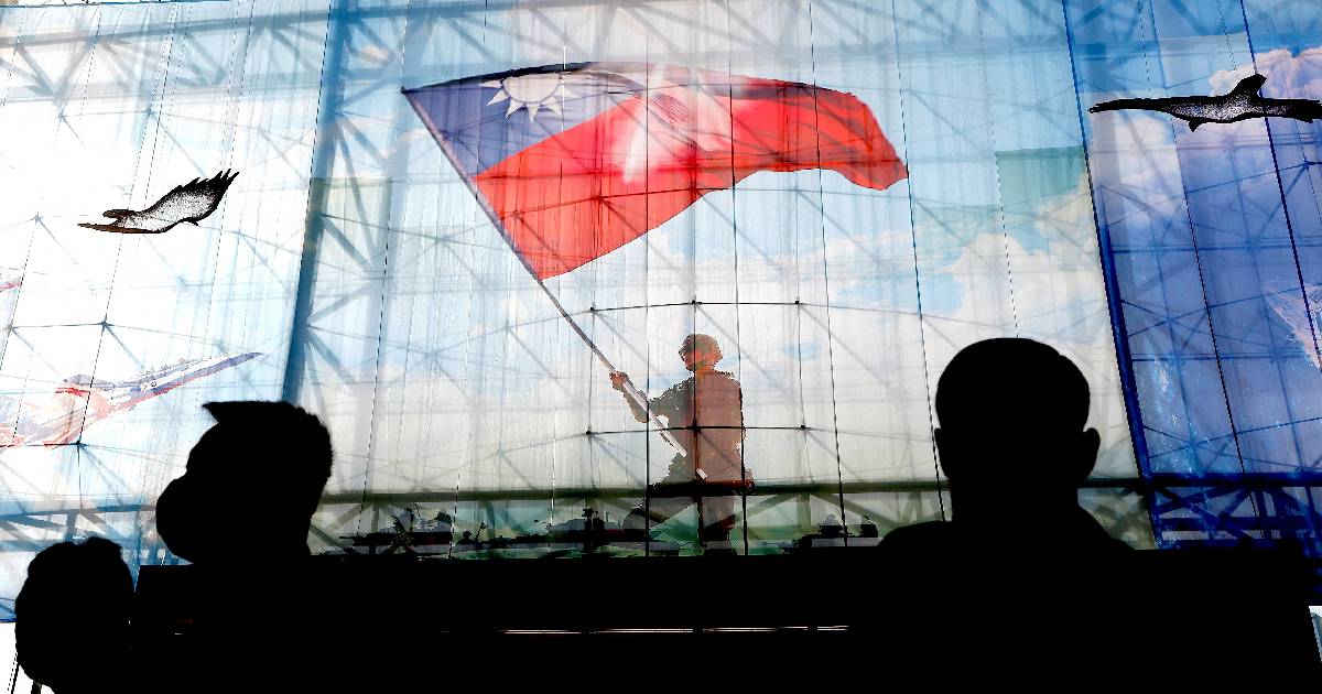 William Lai promete defender la independencia de la isla en el Día Nacional.