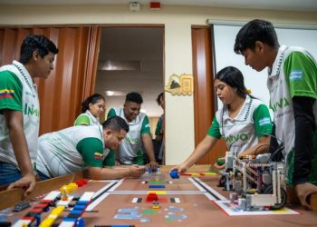 Niñas de Guayaquil desafían la violencia y destacan en el Mundial de Robótica
