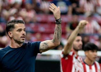 Chivas confirma la salida de Fernando Gago para dirigir Boca Juniors
