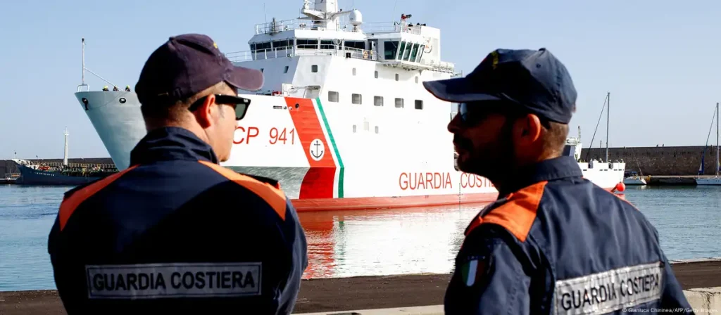 Italia ha iniciado el envío de migrantes interceptados en el Mediterráneo hacia Albania.
