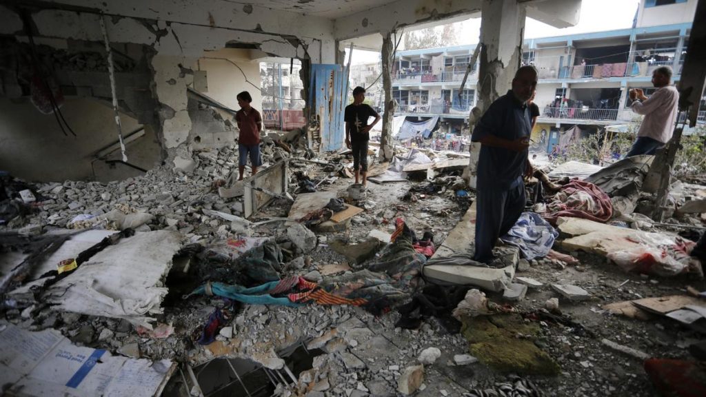 Al menos diez personas fallecen y más de 30 resultan heridas en un ataque israelí.