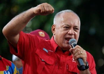 Acusan a exfuncionarios de Venezuela de desviar fondos a campaña opositora