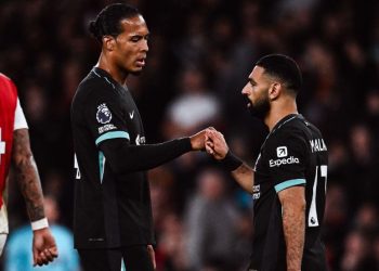 Arsenal y Liverpool empatan sin emociones; el City lidera la Premier League
