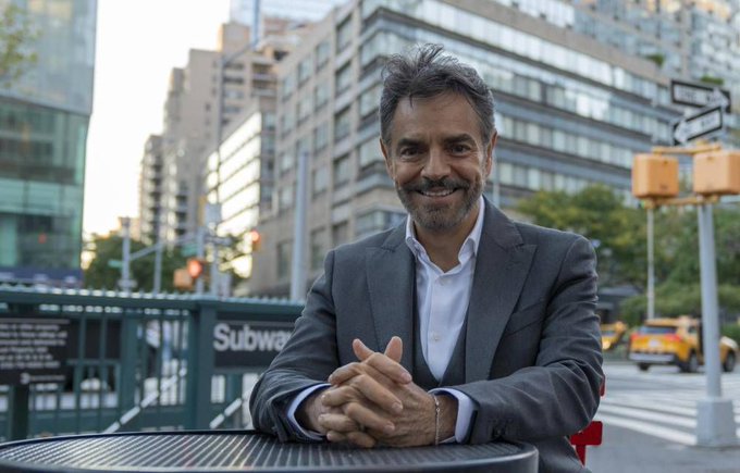 Eugenio Derbez promete risas y una historia de éxito latino en Y llegaron de noche