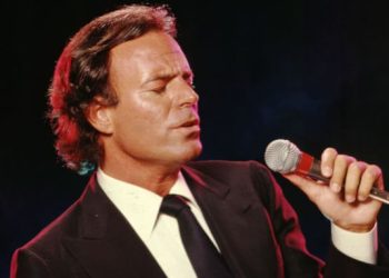 Julio Iglesias niega su retiro: “Lo anunciaré personalmente cuando decida hacerlo”