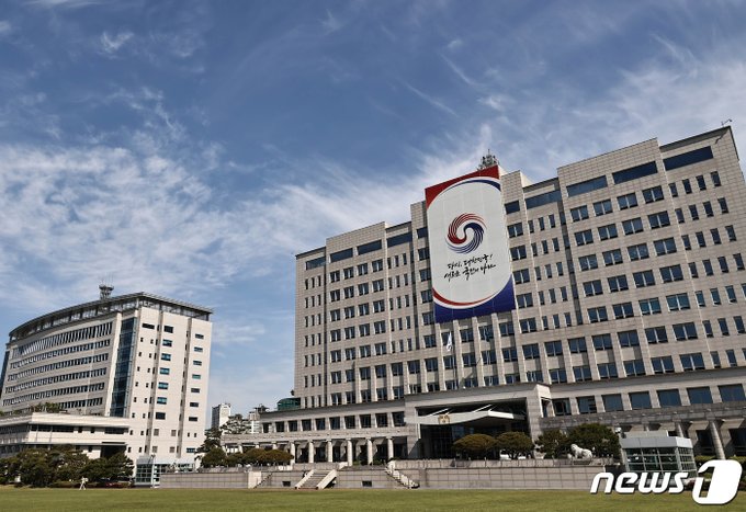 Globo norcoreano con basura cae en el palacio presidencial de Corea del Sur