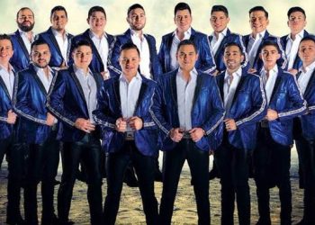 Banda Los Recoditos evita asalto en carretera y advierte sobre peligros