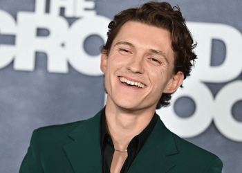 Tom Holland presenta su marca de cervezas sin alcohol tras tres años de sobriedad