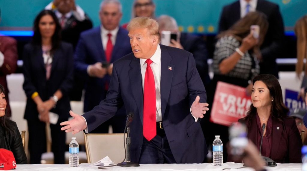 La retórica de Trump erosiona la confianza de los votantes inmigrantes