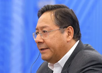 Arce exige el levantamiento de bloqueos en Bolivia y amenaza con medidas constitucionales