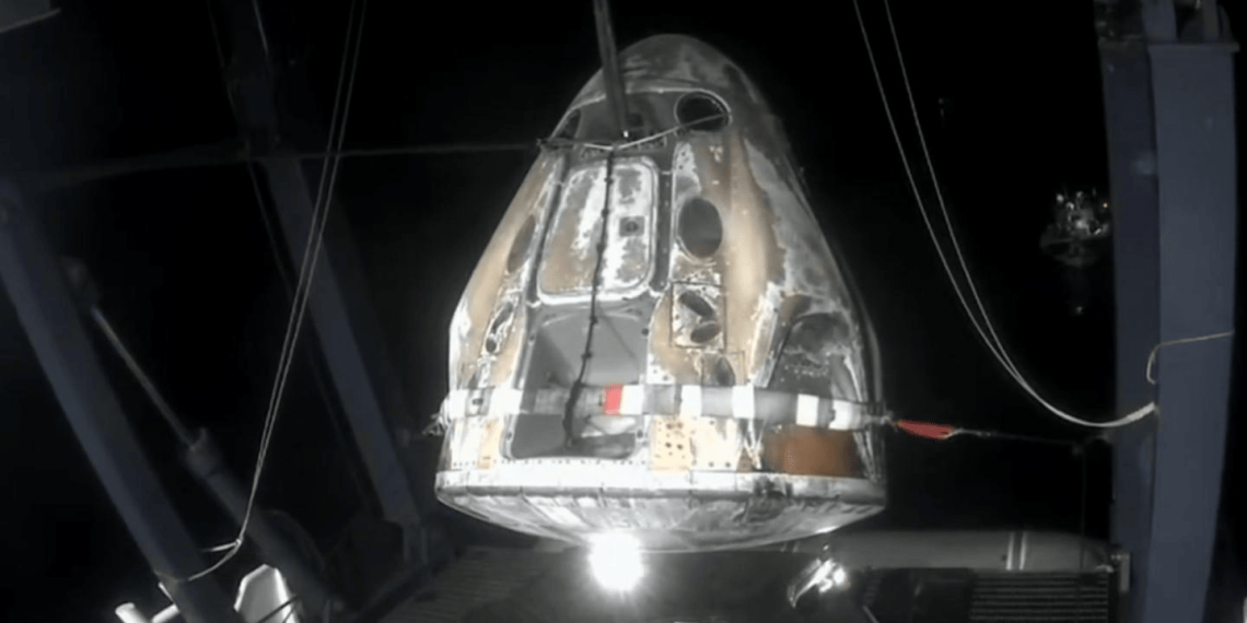 La cápsula Crew-8 de SpaceX regresa a la Tierra con cuatro astronautas a bordo