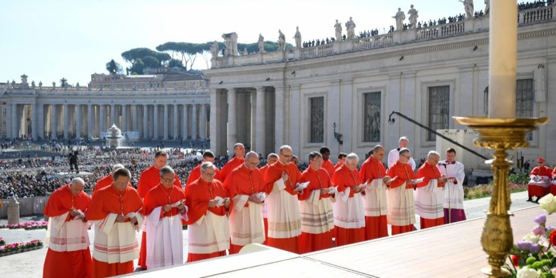 Vaticano llama a mayor transparencia y acción ante abusos en la Iglesia